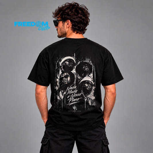 T-Shirt Nada Muda o Nosso Plano — Wet Bed Gang, preta, vista de costas